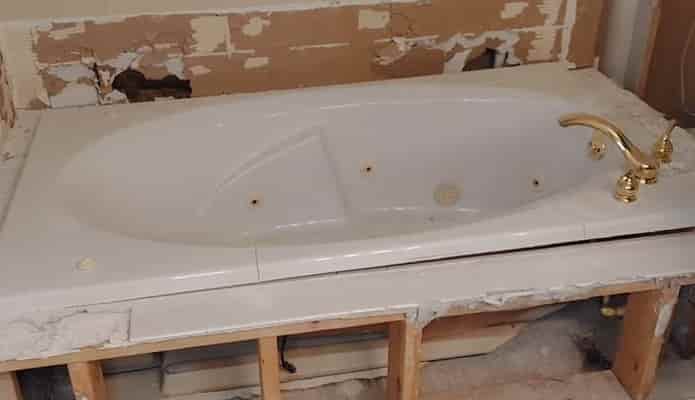 How to Remove a Jacuzzi Tub