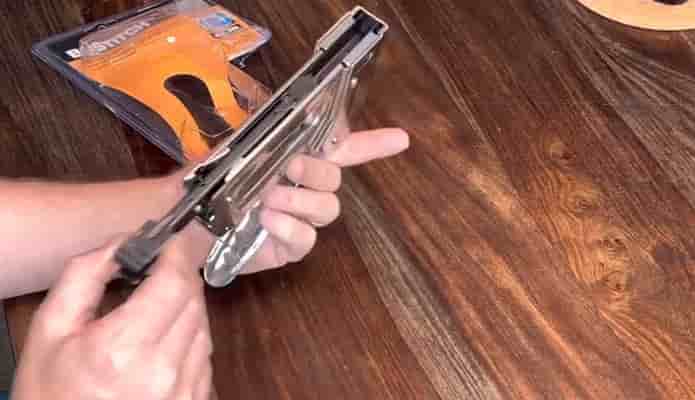 How to Load a Bostitch Staple Gun