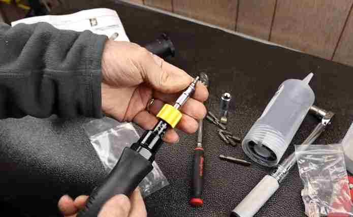 How does a gunsmith torque wrench work