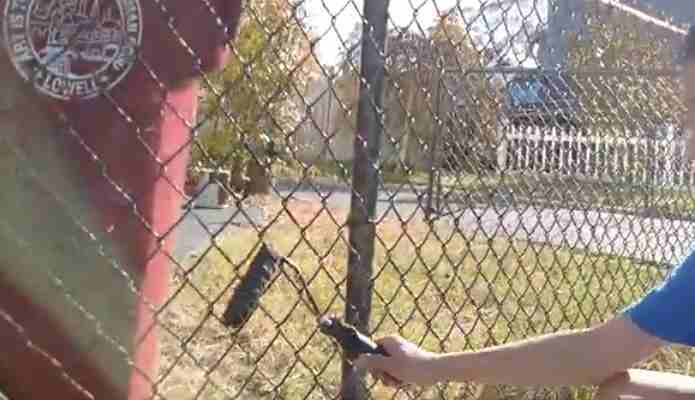 How to paint a chain link fence