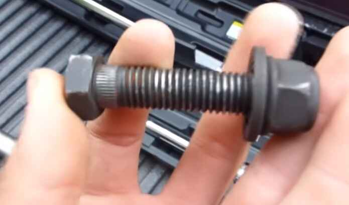 Is there a specific size torque wrench for lug nuts