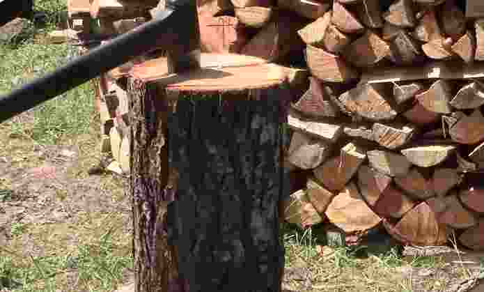 Best ways to split wood with a splitting maul
