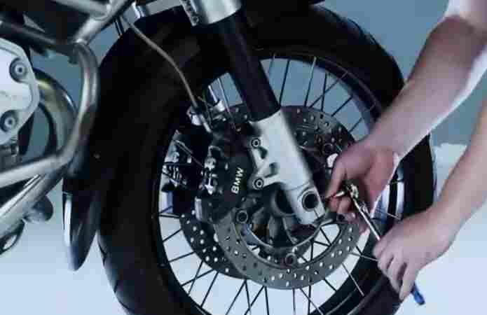 Can you use a torque wrench to loosen lug nuts