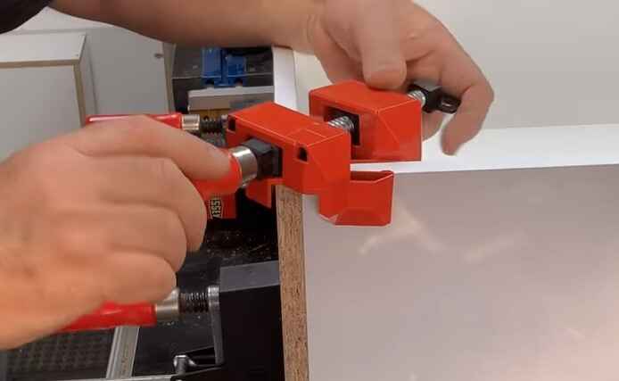projects that require a 90-degree clamp